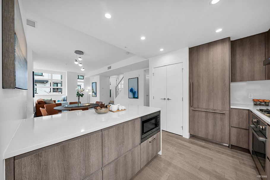 227 2060 Curling Road North Vancouver, BC - 11