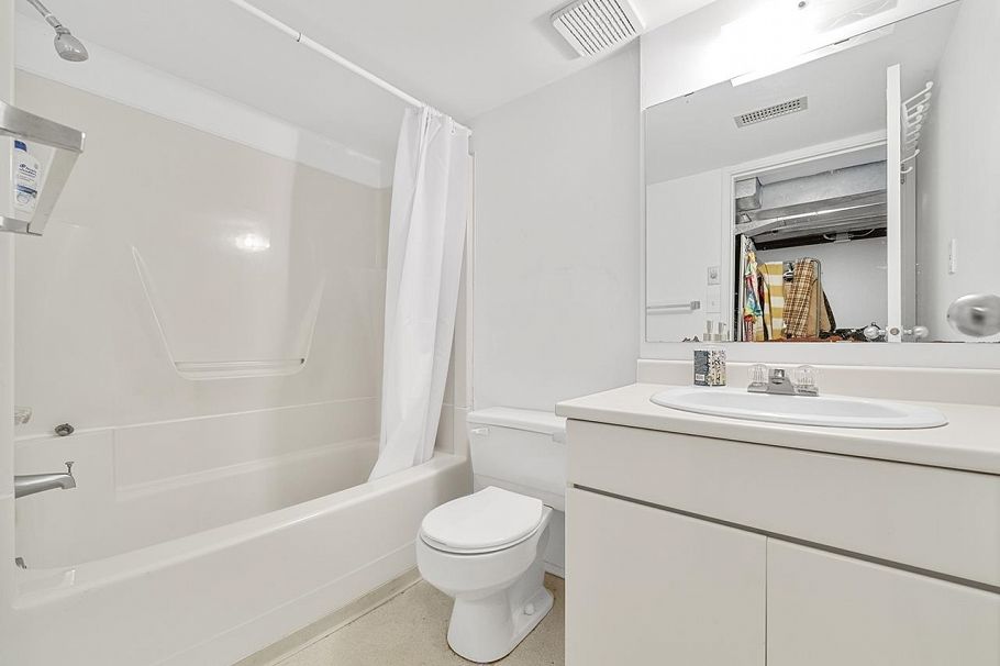 3229 W 24th Avenue Vancouver, BC - 28