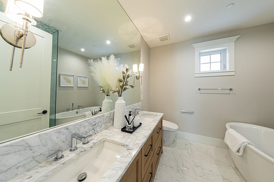 4089 W 19th Avenue Vancouver, BC - 22