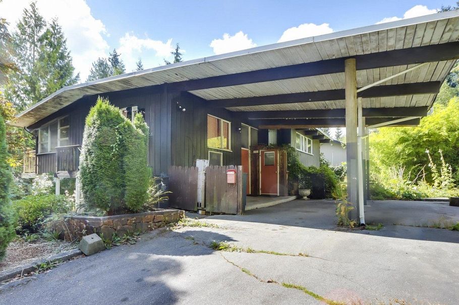 2701 St. Christophers Road North Vancouver, BC - 3