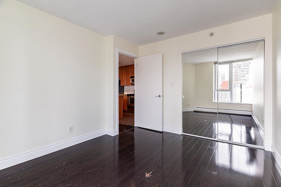 1106 58 Keefer Place Vancouver, BC - 17