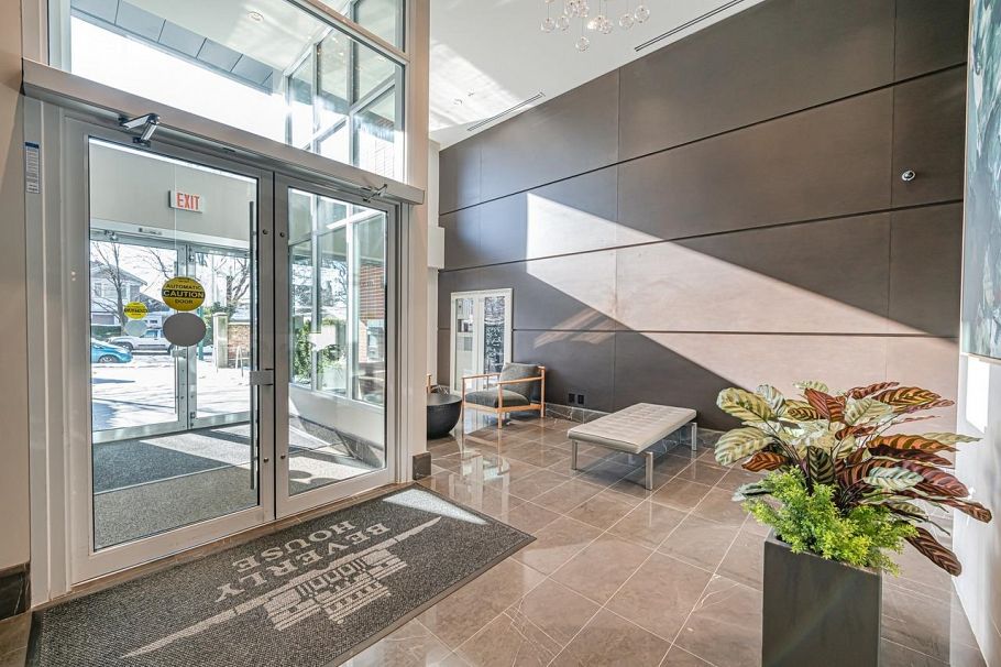 602 1561 W 57th Avenue Vancouver, BC - 4