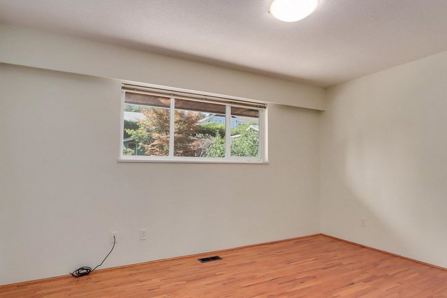 893 Huntingdon Crescent North Vancouver, BC - 12