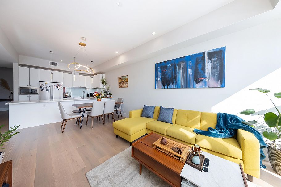 205 1591 Bowser Avenue North Vancouver, BC - 9