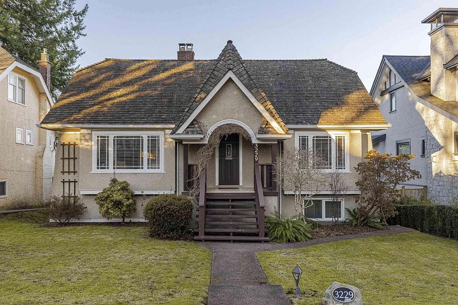 3229 W 24th Avenue Vancouver, BC - 1