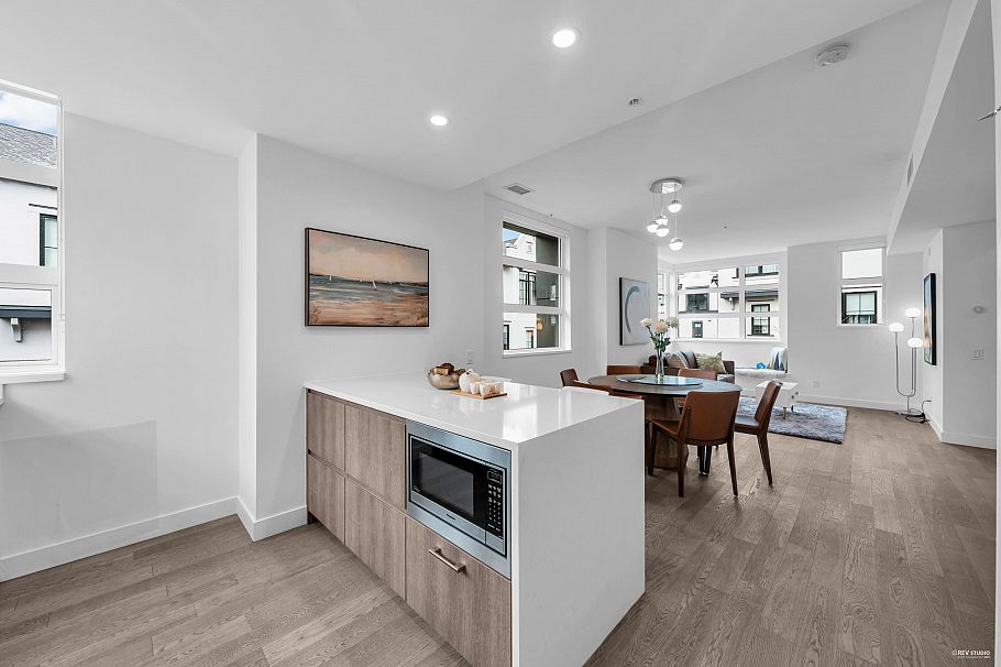 227 2060 Curling Road North Vancouver, BC - 12