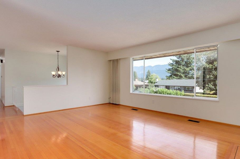 893 Huntingdon Crescent North Vancouver, BC - 4