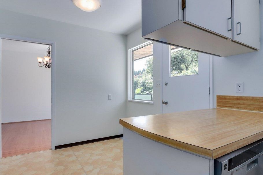 893 Huntingdon Crescent North Vancouver, BC - 10