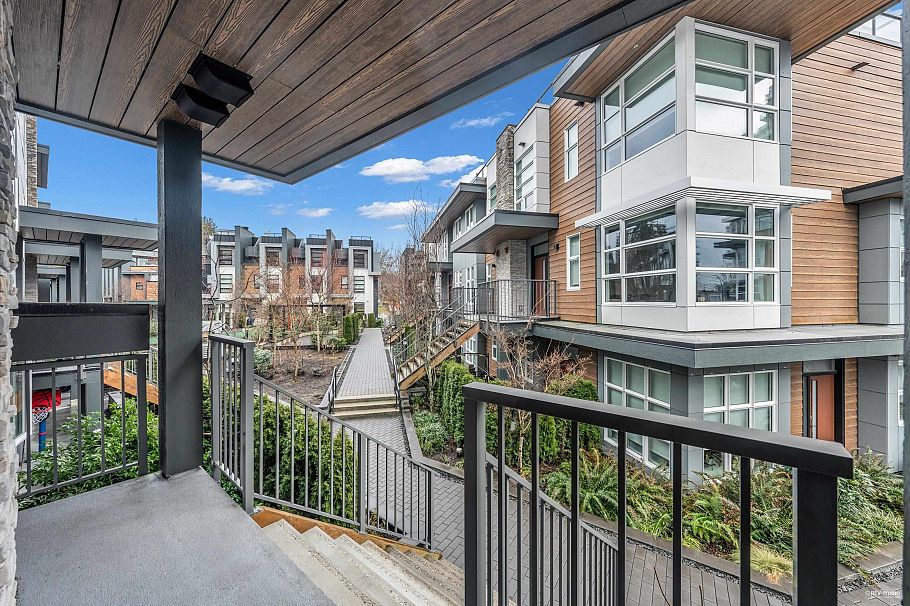 227 2060 Curling Road North Vancouver, BC - 3