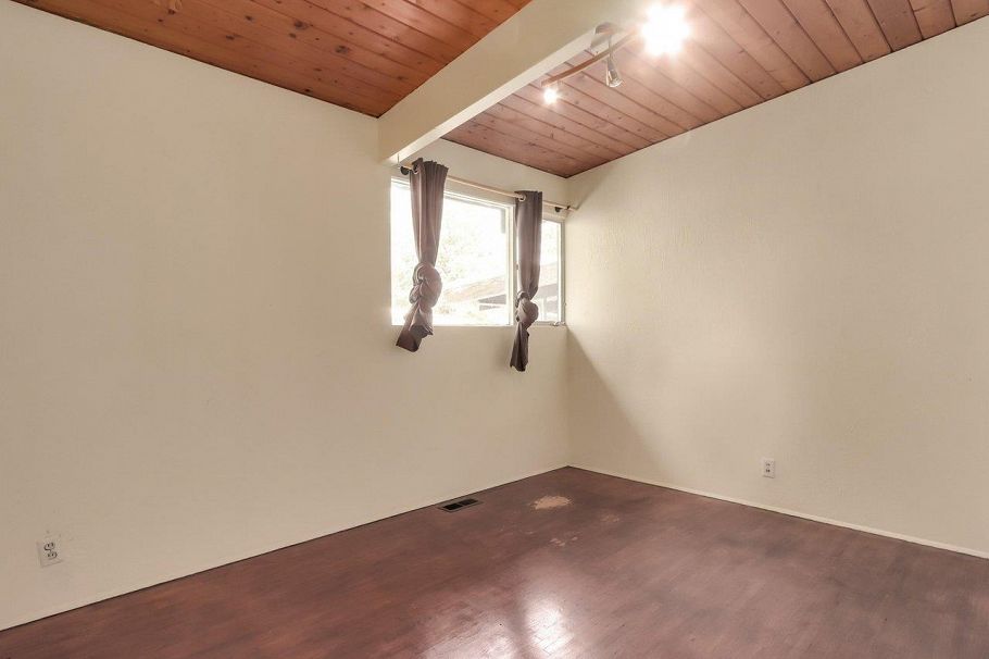 2701 St. Christophers Road North Vancouver, BC - 21