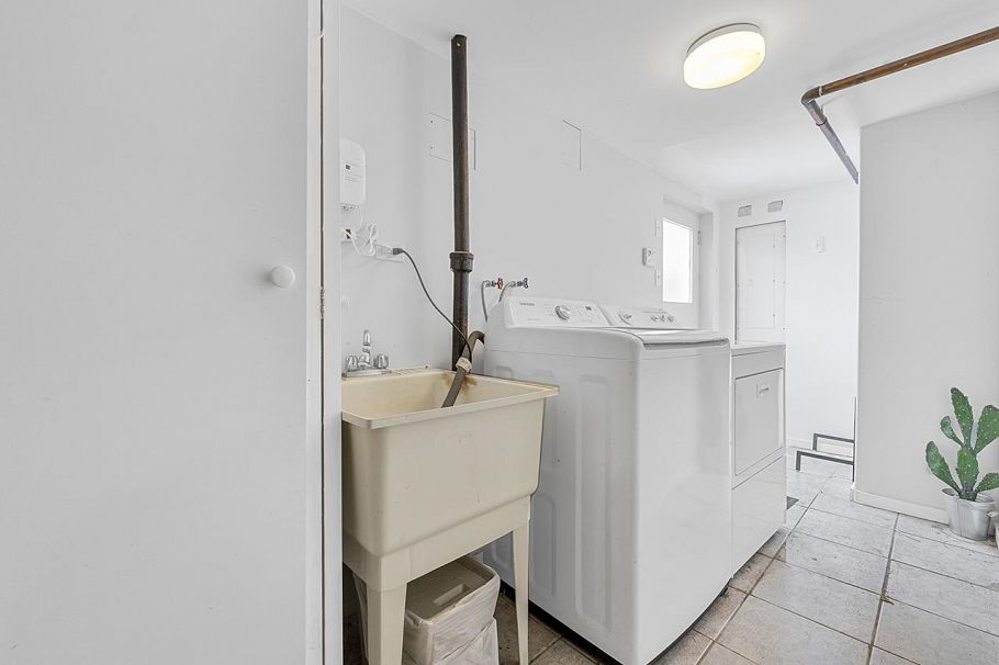 3229 W 24th Avenue Vancouver, BC - 29