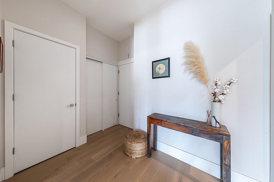 205 1591 Bowser Avenue North Vancouver, BC - 29