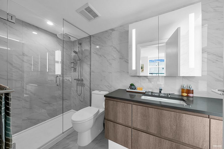 227 2060 Curling Road North Vancouver, BC - 19