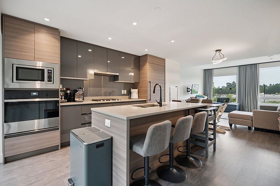 6 8589 Rivergrass Drive Vancouver, BC - 1