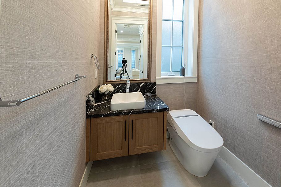 4089 W 19th Avenue Vancouver, BC - 9