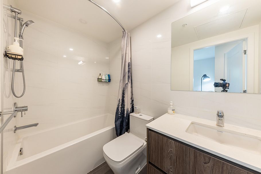 202 477 W 59th Avenue Vancouver, BC - 23