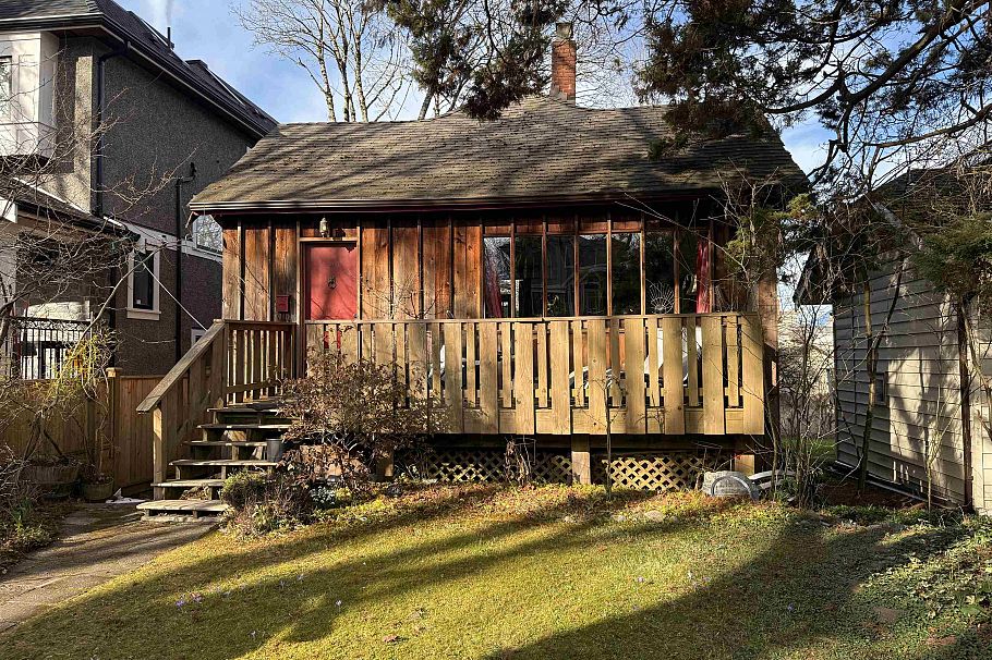 3813 W 15th Avenue Vancouver, BC - 1