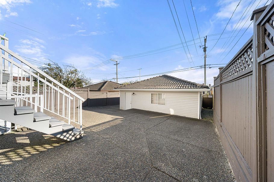 1288 E 59th Avenue Vancouver, BC - 3