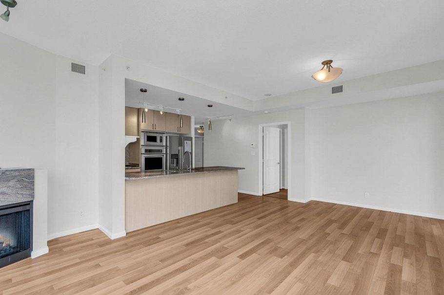 1905 1211 Melville Street Vancouver, BC - 12