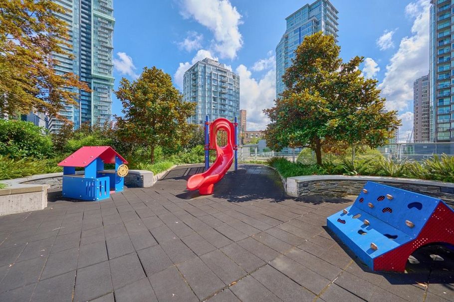 301 535 Smithe Street Vancouver, BC - 23