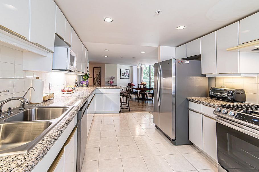 212 688 Fairchild Road Vancouver, BC - 9