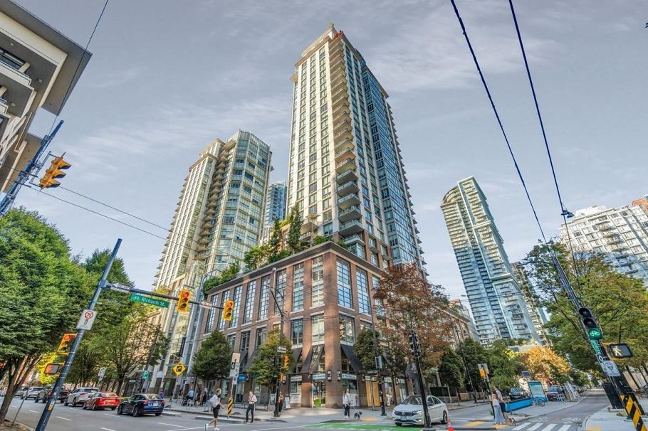 301 535 Smithe Street Vancouver, BC - 1