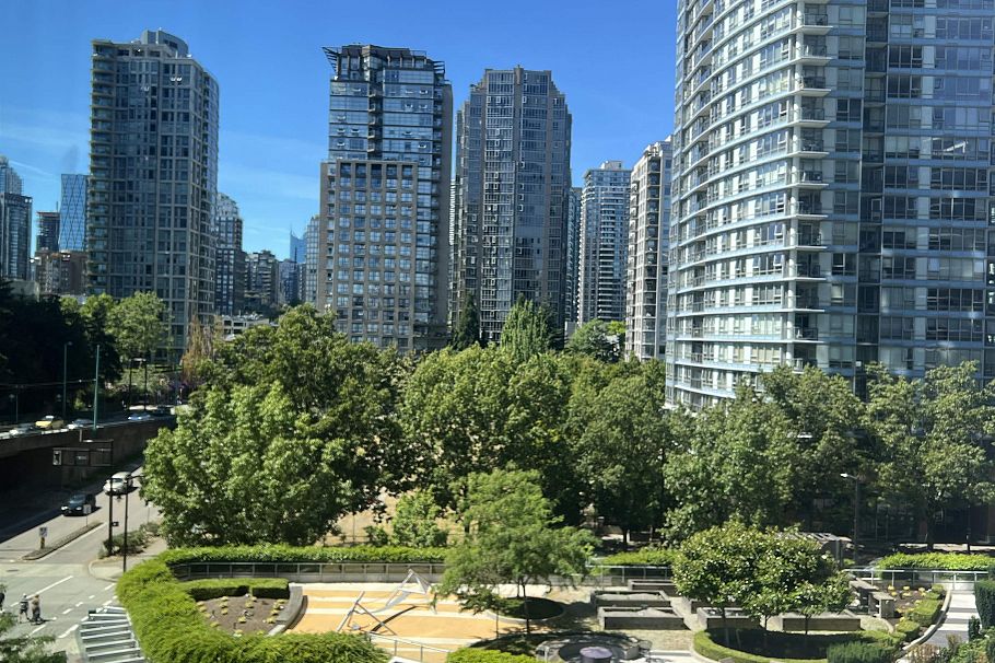 683 87 Nelson Street Vancouver, BC - 26