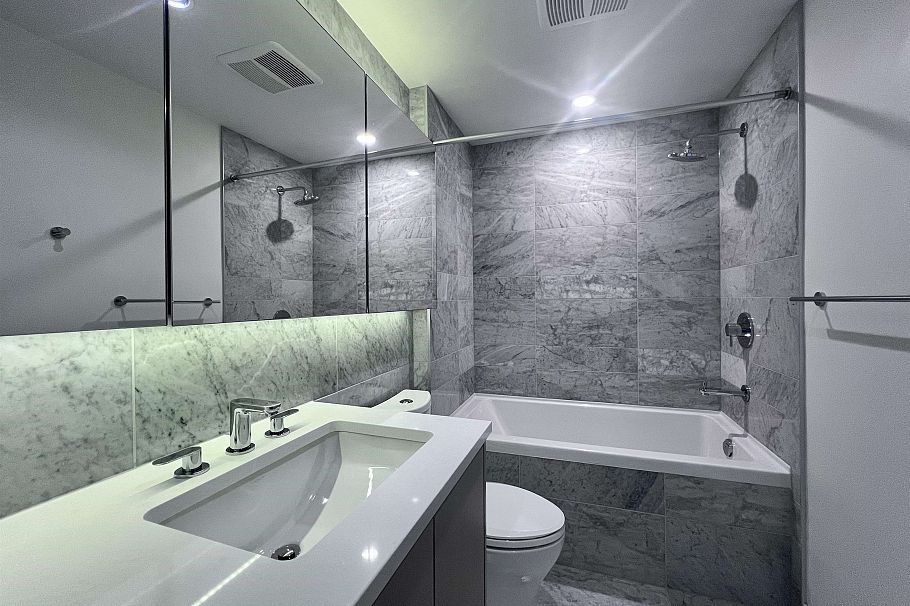 683 87 Nelson Street Vancouver, BC - 16