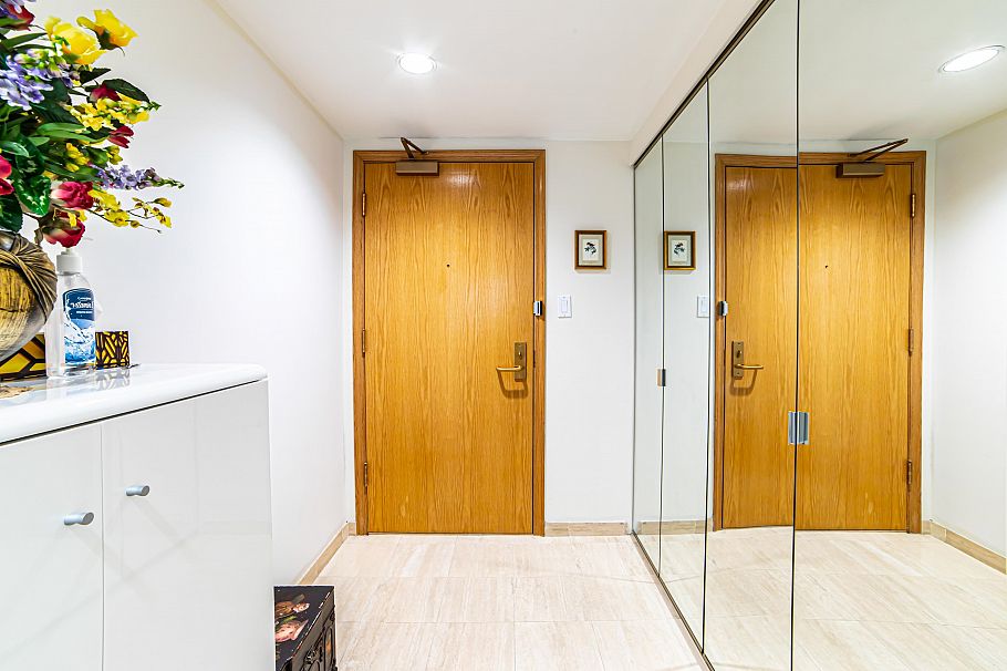 212 688 Fairchild Road Vancouver, BC - 4