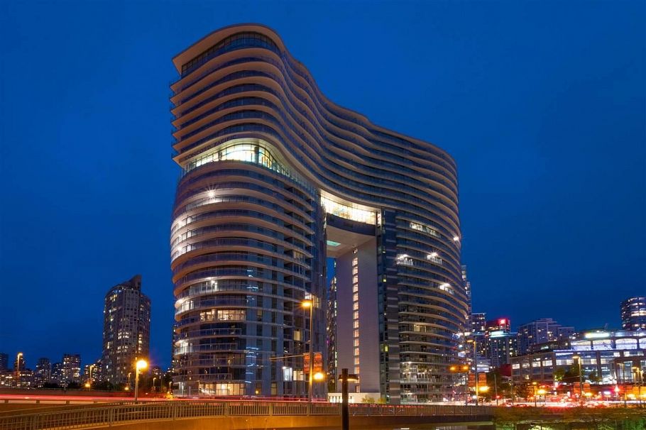 683 87 Nelson Street Vancouver, BC - 3