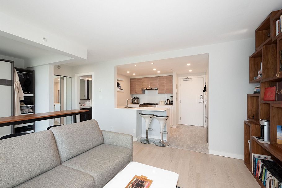 1703 198 Aquarius Mews Vancouver, BC - 3