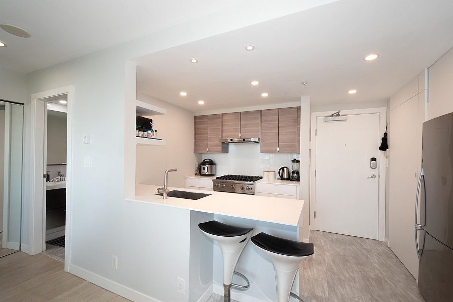 1703 198 Aquarius Mews Vancouver, BC - 5