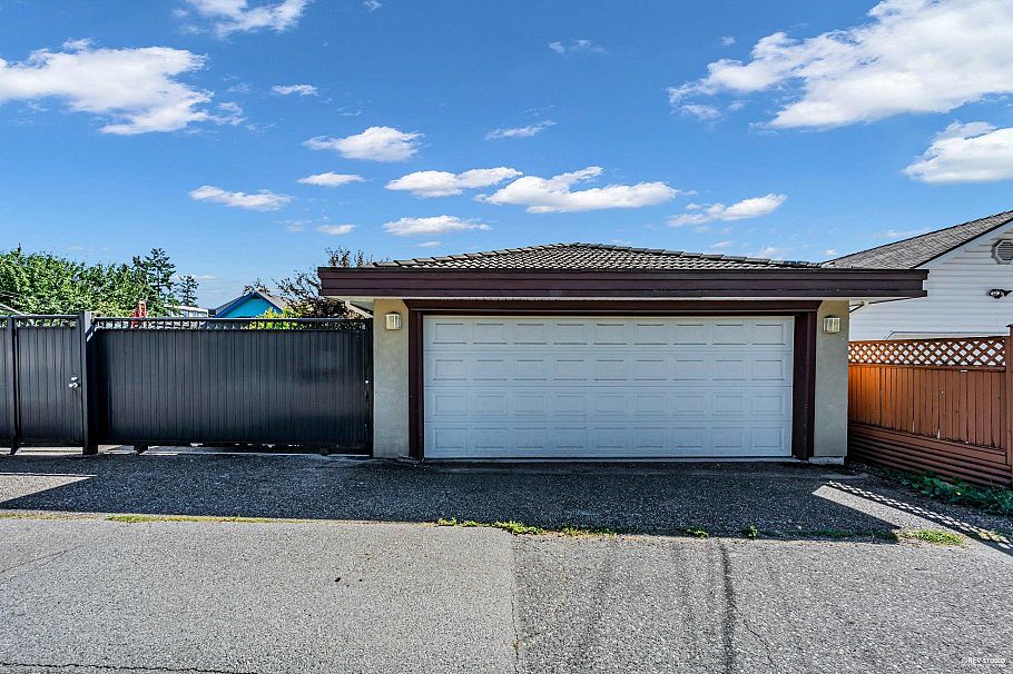 648 E 3rd Street North Vancouver, BC - 19