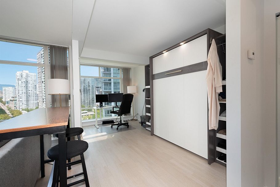 1703 198 Aquarius Mews Vancouver, BC - 13