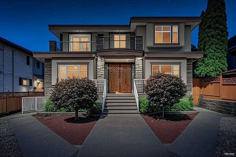 648 E 3rd Street North Vancouver, BC - 36