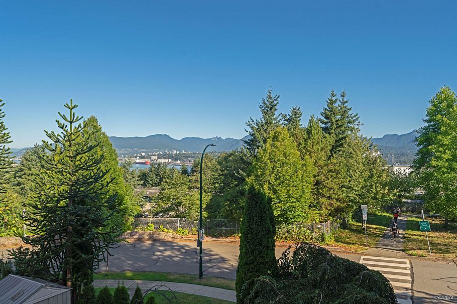 3436 Cambridge Street Vancouver, BC - 25