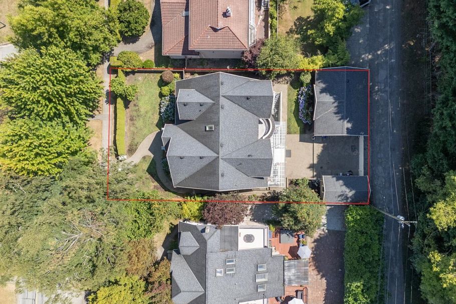 1030 W 33rd Avenue Vancouver, BC - 35