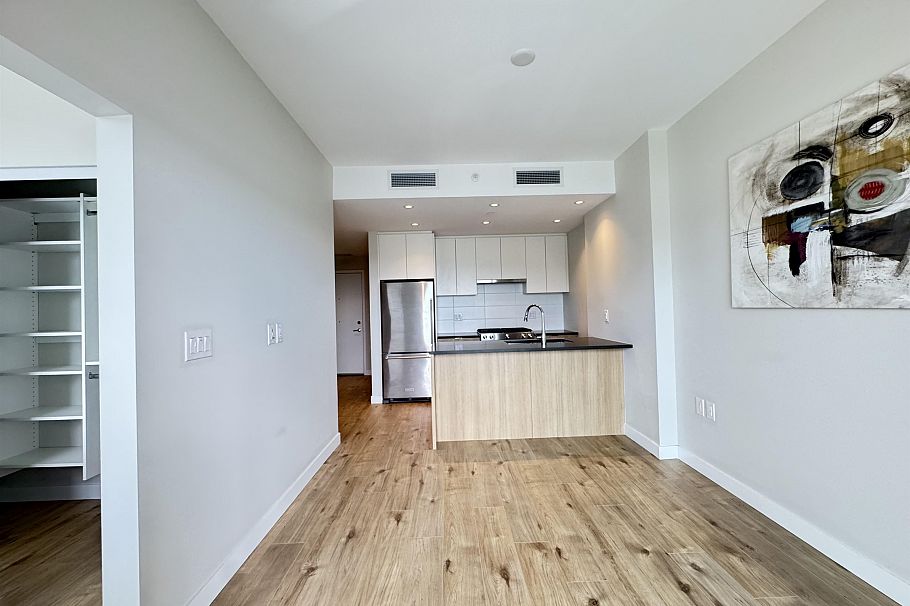 902 3430 E Kent Avenue South Vancouver, BC - 6