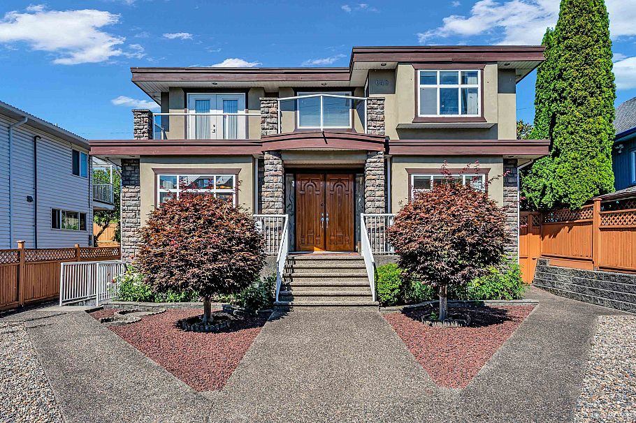 648 E 3rd Street North Vancouver, BC - 1