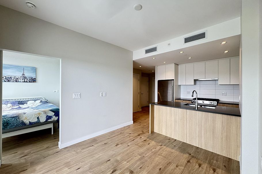 902 3430 E Kent Avenue South Vancouver, BC - 11