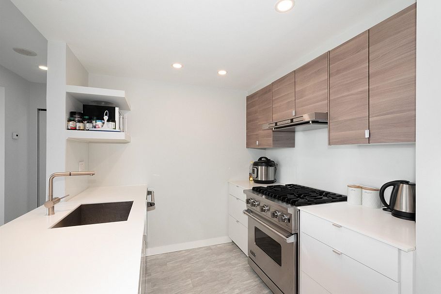 1703 198 Aquarius Mews Vancouver, BC - 7