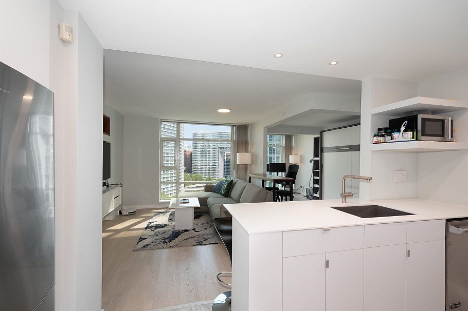 1703 198 Aquarius Mews Vancouver, BC - 8