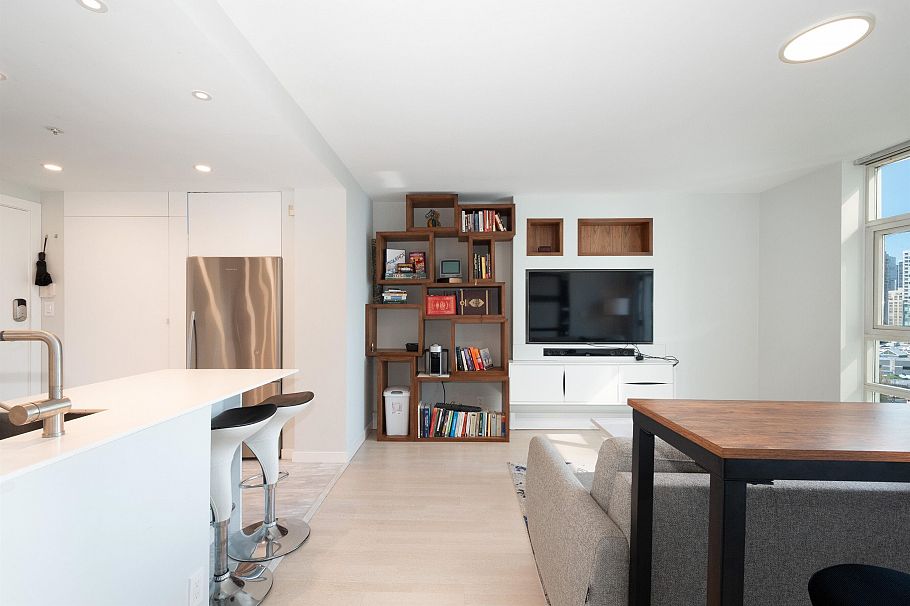 1703 198 Aquarius Mews Vancouver, BC - 10