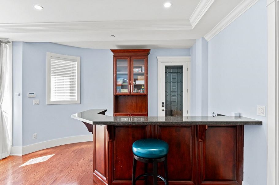 1030 W 33rd Avenue Vancouver, BC - 25