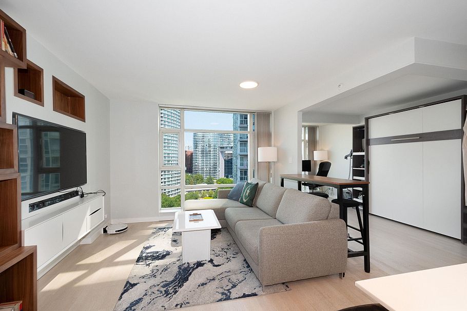 1703 198 Aquarius Mews Vancouver, BC - 1