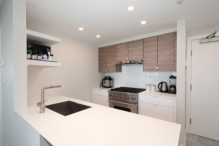 1703 198 Aquarius Mews Vancouver, BC - 6