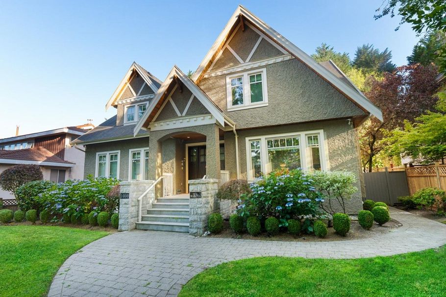 1030 W 33rd Avenue Vancouver, BC - 2