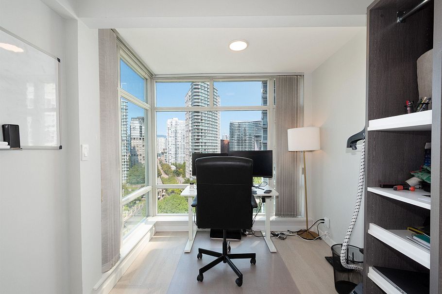 1703 198 Aquarius Mews Vancouver, BC - 16