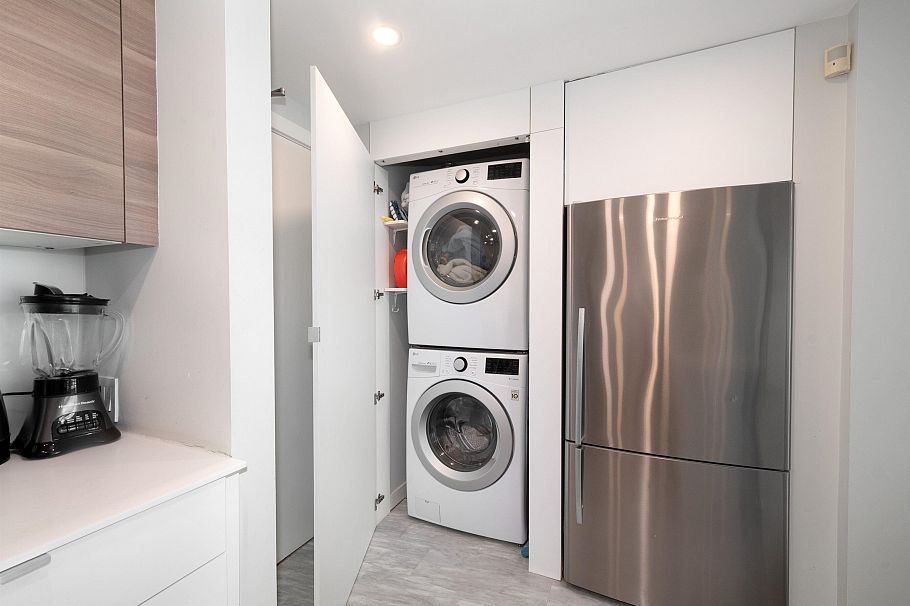 1703 198 Aquarius Mews Vancouver, BC - 22