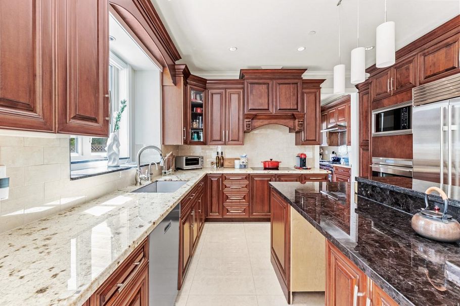 1030 W 33rd Avenue Vancouver, BC - 10